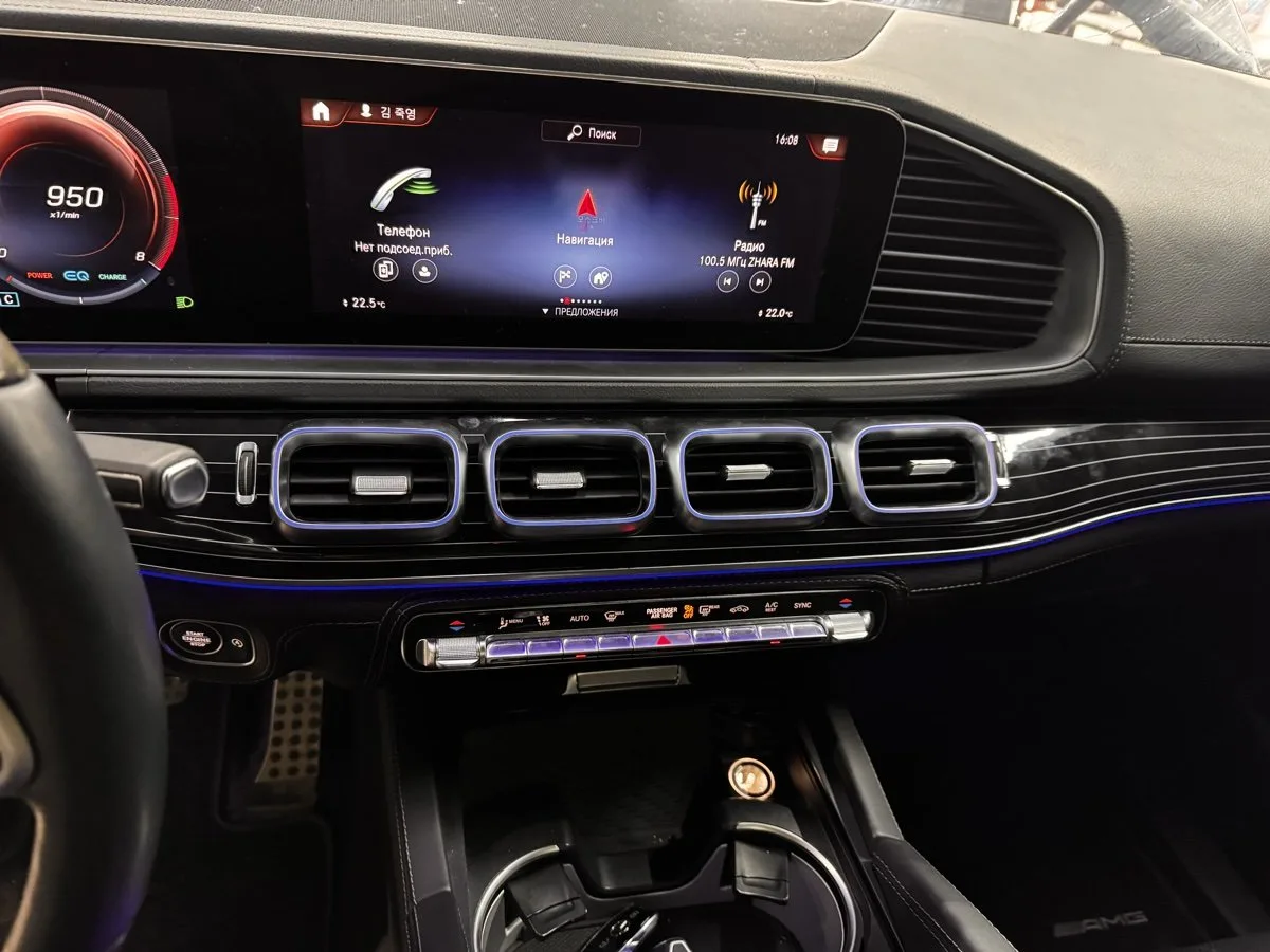 Синяя ambient-подсветка торпедо Mercedes GLS