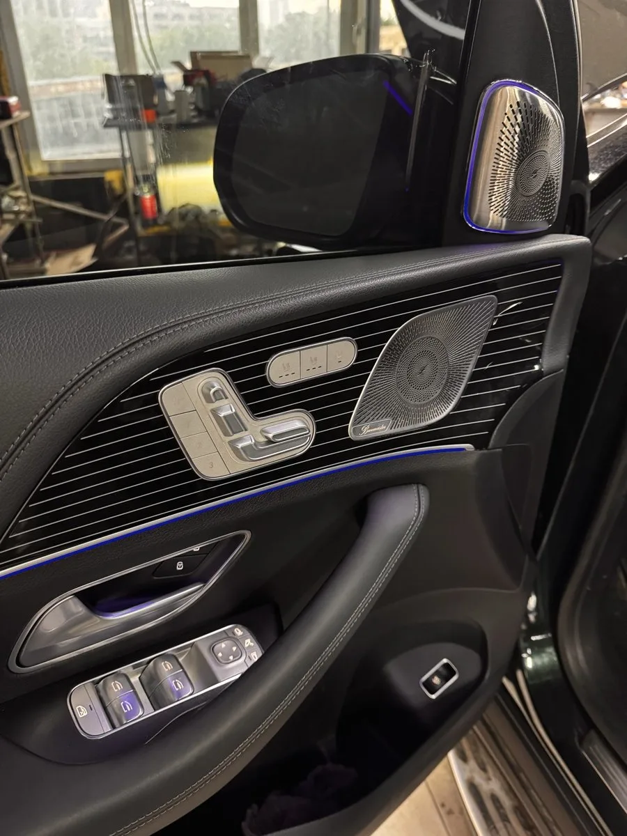 Подсветка двери Mercedes GLS с акустикой Burmester