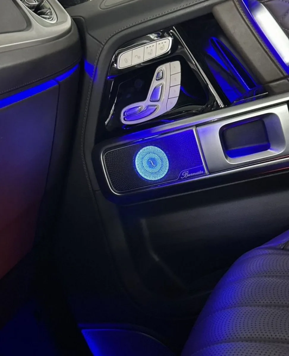 Синяя подсветка дверной карты Mercedes